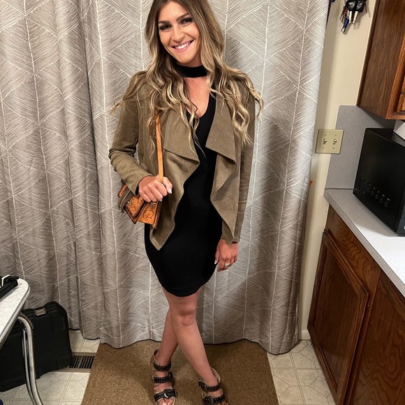 Meet your Posher, Lauren - Picture 5 of 5